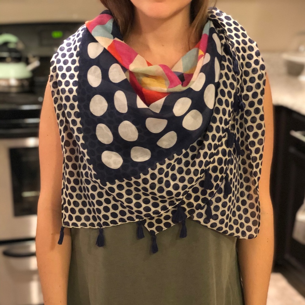 Multicolor scarf with tassels